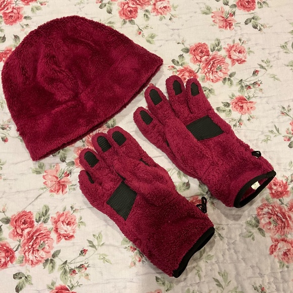 The North Face Purple Fleece Denali Beanie Hat Matching Gloves - Picture 2 of 8